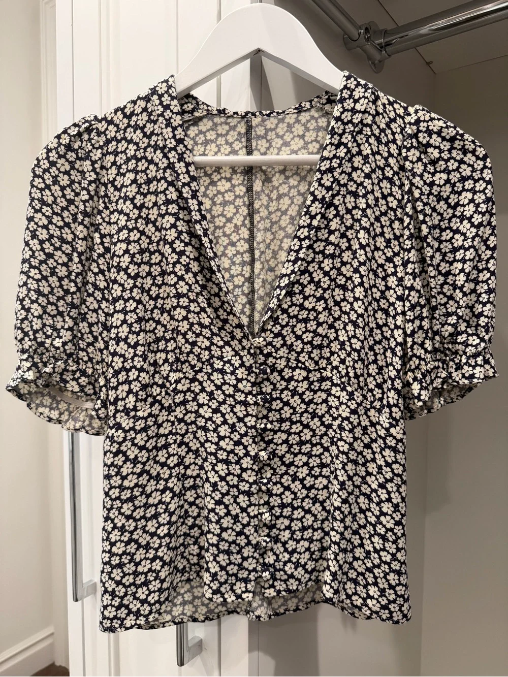 Reformation Navy Floral Puff Sleeve V-Neck Button Front Top - Size 6